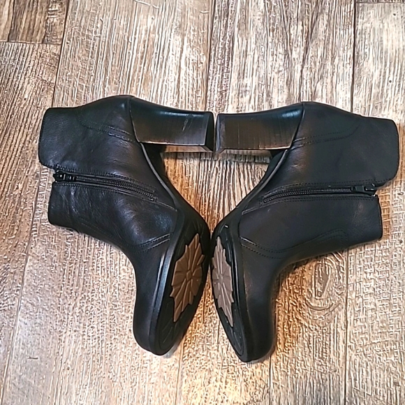EUC BORN black ankle boots size 8.5 - Picture 3 of 11
